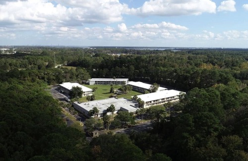 Highlands Apartment | Upscale King Bed Suite—Mins to Downtown JAX!