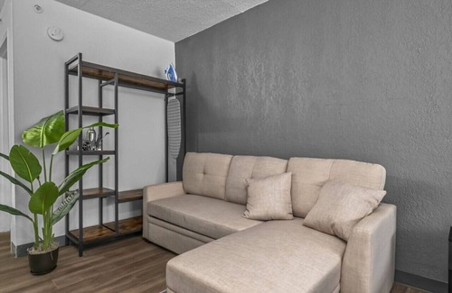 Highlands Apartment | Upscale King Bed Suite—Mins to Downtown JAX!
