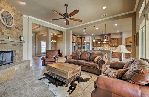Sutherland Springs House | Upscale La Vernia House 30 Mi. to San Antonio