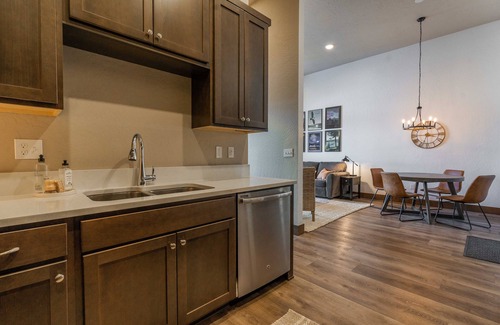 Sandpoint Condo | Upscale Lakeview Condo in Downtown Sandpoint