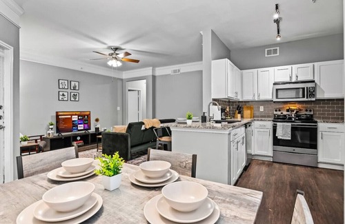 Fossil Creek Apartment | Upscale Living 2BR 2BA Apartment with Pool Access