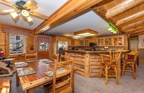 Eagle Mountain Estates Cabin | Upscale log cabin with gourmet kitchen, fireplace, minutes away from attractions