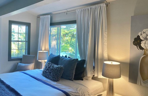Almonte House | Upscale Marin Waterview Retreat