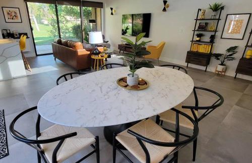 Palm Desert House | Upscale mid century on the green w Private Hot Tub