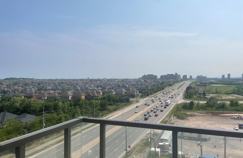 Oakville Condo | Upscale Modern 1 Bedroom on Oakville Mississauga Borders