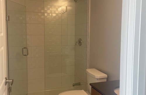 Oakville Condo | Upscale Modern 1 Bedroom on Oakville Mississauga Borders