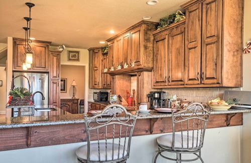 Franklin House | Upscale Mountain Escape w/View, 10 Mi to Dwtn!