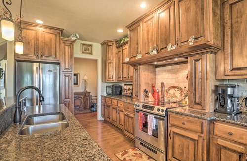 Franklin House | Upscale Mountain Escape w/View, 10 Mi to Dwtn!