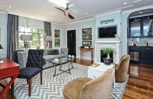 Myers Park Condo | Upscale Myers Park 2BR King Condo | Porch |Private