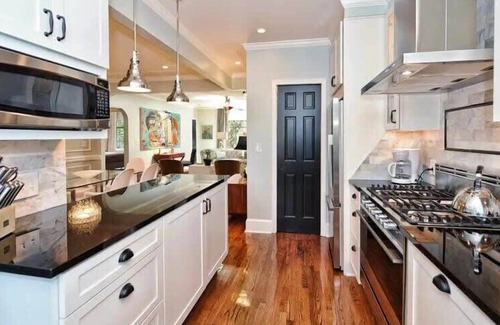 Myers Park Condo | Upscale Myers Park 2BR King Condo | Porch |Private