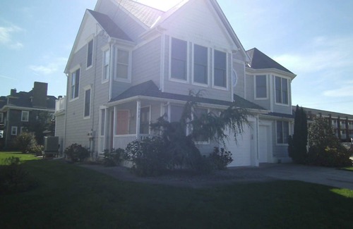 Admiral Estates House | Upscale Oceanview Townhome