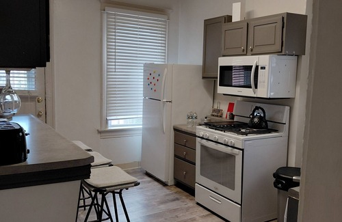 St. Louis Apartment | Upscale Ole School 3b/1bnRoomy, Comfy, Quiet, nWashU,Pageant,Forest Park Clayton