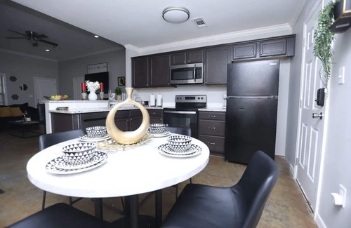 Grambling House | Upscale Peaceful Fun House w/Deck- 2 Min walk to Grambling Campus