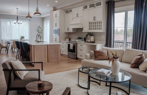 Pickering House | Upscale Pickering Escape | Near Lake & Dining
