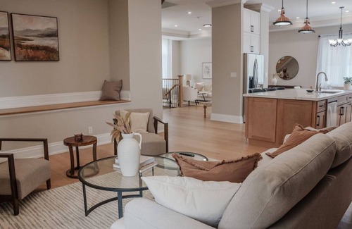 Pickering House | Upscale Pickering Escape Near Lake and Dining