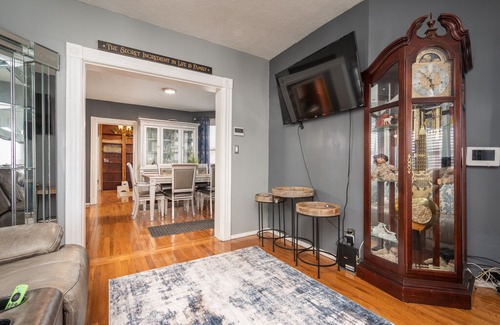 Queens House | Upscale private home in Rosedale, near JFK airport.