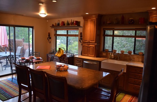 West Sedona House | UPSCALE PRIVATE HOME, SPECTACULAR VIEWS, WALK TO TRAILS, HUGE DECK QUIET!