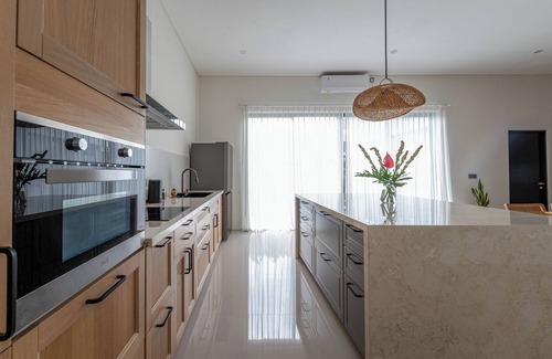 Babakan Villa | Upscale Quiet Canggu Villa TEAK
