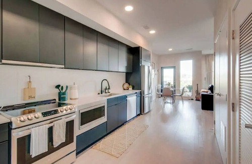 East Bank Condo | Upscale Riverfront Condo, .7 Miles to Broadway!