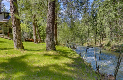 Trout Lake Cabin | Upscale Riverfront Lodge with Firepits & Game Room - Close to Mt. Adams