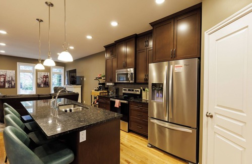 Saskatoon House | Upscale Saskatoon Getaway Private Yard Quiet Neighbourhood Sleeps 7