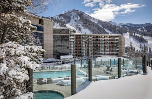 Salt Lake Mountain Resorts Condo | Upscale Snowbird Ski-In/Ski-Out Condo at the Cliff Club - sleeps 10