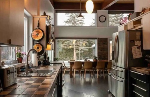 Prevost Ski Chalet | Upscale Spacious Chalet w Hot Tub Laurentians, QC!nn