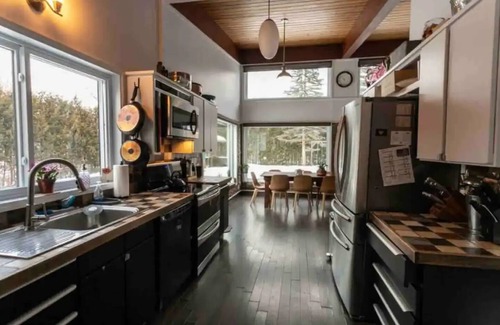 Prevost Ski Chalet | Upscale Spacious Chalet w Hot Tub Laurentians, QC!nn