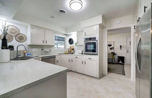 Houston House | Upscale, Spacious Retreat in the Heart of Houston - Pet-Friendly!