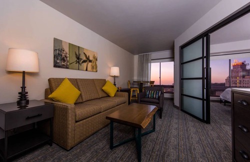 Cortez Hill Hotel | Upscale suite in Gas Lamp, walking distance to Comic Con 2024!