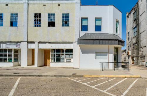Texarkana House | Upscale Texarkana Townhome, Walk to Downtown!