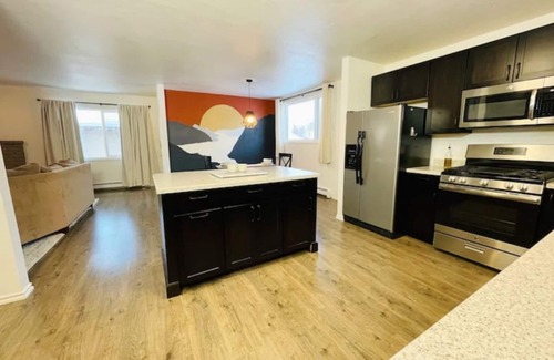 Campbell Park House | Upscale top level duplex