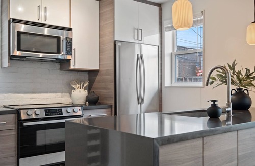 Oakwood Village House | Upscale Toronto Home Near Transit | Office | King Beds | Garden | Backyard Oasis