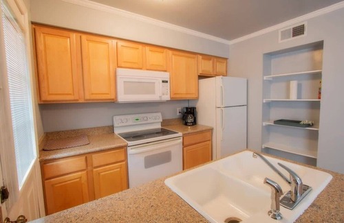 San Antonio House | Upscale Townhouse Heart of SA's medical Center