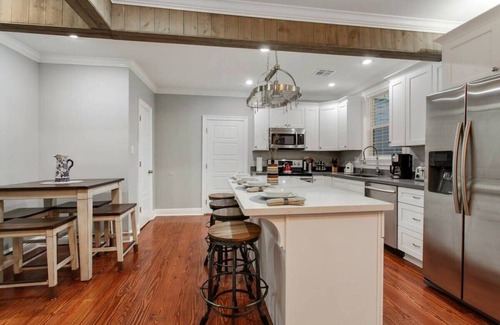 Milneburg House | Upscale Tranquil Unit Near City Park