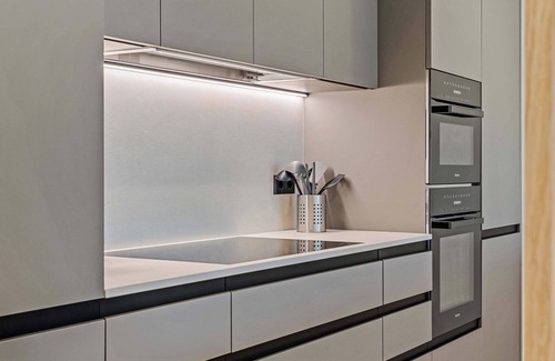 Ville Haute Apartment | Upscale Urban Apartment Style & Comfort for Six