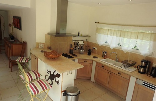 Collias House | Upscale villa near UZES, private swimming pool, enclosed grounds, Wifi.