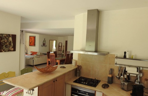 Collias House | Upscale villa near UZES, private swimming pool, enclosed grounds, Wifi.