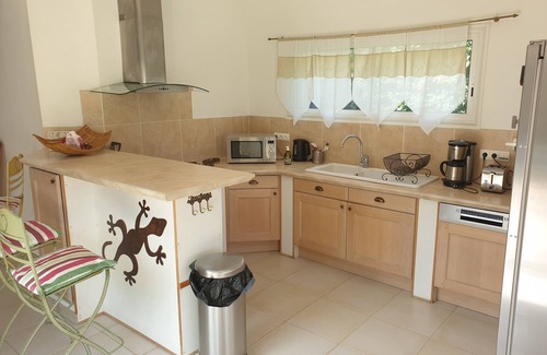 Collias House | Upscale villa near UZES, private swimming pool, enclosed grounds, Wifi.
