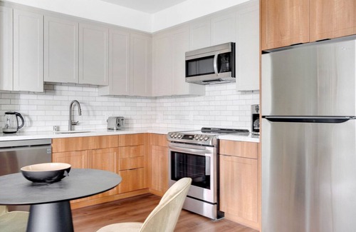 Walnut Creek Apartment | Upscale Walnut Creek 1BR w/A/C & W/D, near BART, by Blueground