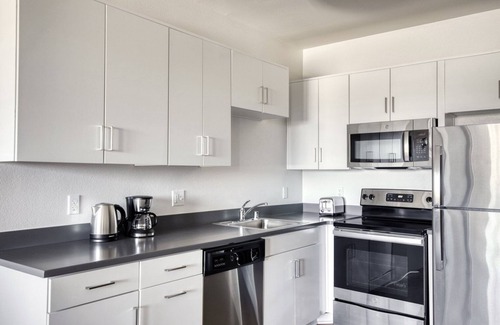 Inglewood Apartment | Upscale Westchester 1BR w/Pool, Gym & W/D, 5 mins to LAX, by Blueground