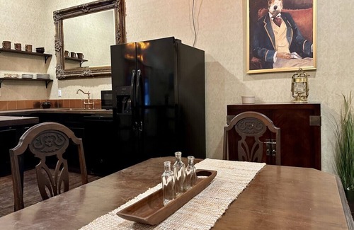 Okemah Apartment | Upscale Western Inn With Historical Distinction and Modern Comfort