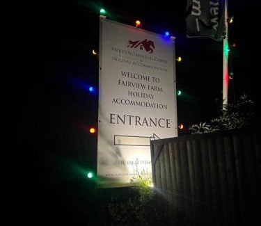 Newark upon Trent House | UPSIDE DOWN HOUSE - Sleeps up to 6 Guests - Great for Family and Friends Gatherings,Corporate events ,Near Sherwood Forest at Fairview Farm in Nottingham set in 88 acres