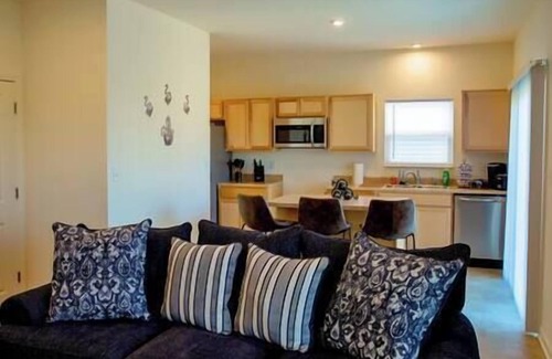 Acton House | Upsize-Wifi, Parking, Massage Chair, Washer/Dryer
