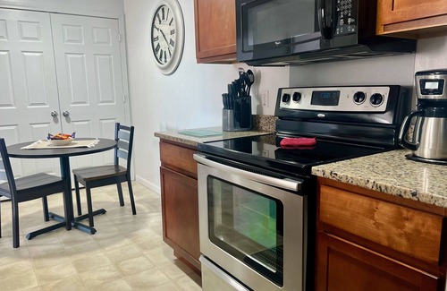 Mount Pleasant Apartment | Upstairs 2-Bed 2-Bath Near CMU