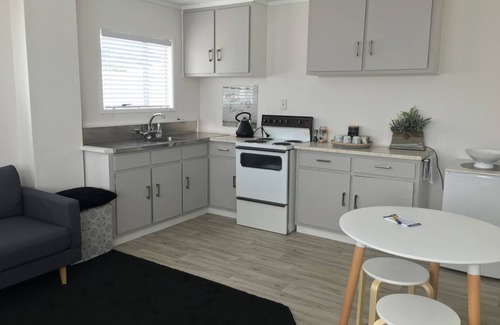 Thames Condo | Upstairs Apartment in Central Thames