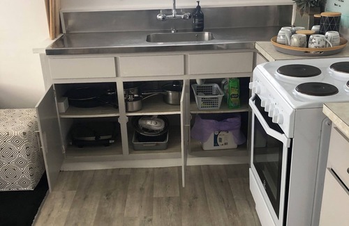 Thames Condo | Upstairs Apartment in Central Thames