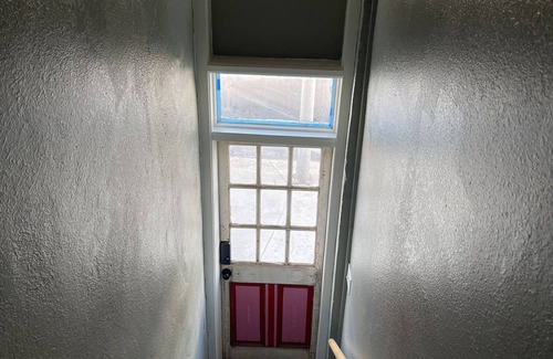 Chandler Apartment | Upstairs Apartment On Rout 66. 1 story above Historic Chandler, OK.