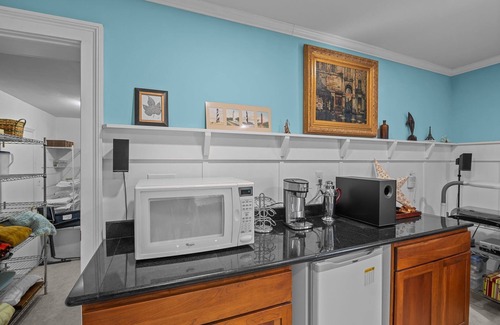 New Bern Apartment | Upstairs Apartment One Mile from Medical Center
