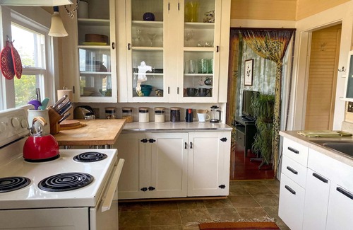 York Apartment | Upstairs at TheVictorian - Lush, Walkable, and Dog-Friendly Retreat - Steps from